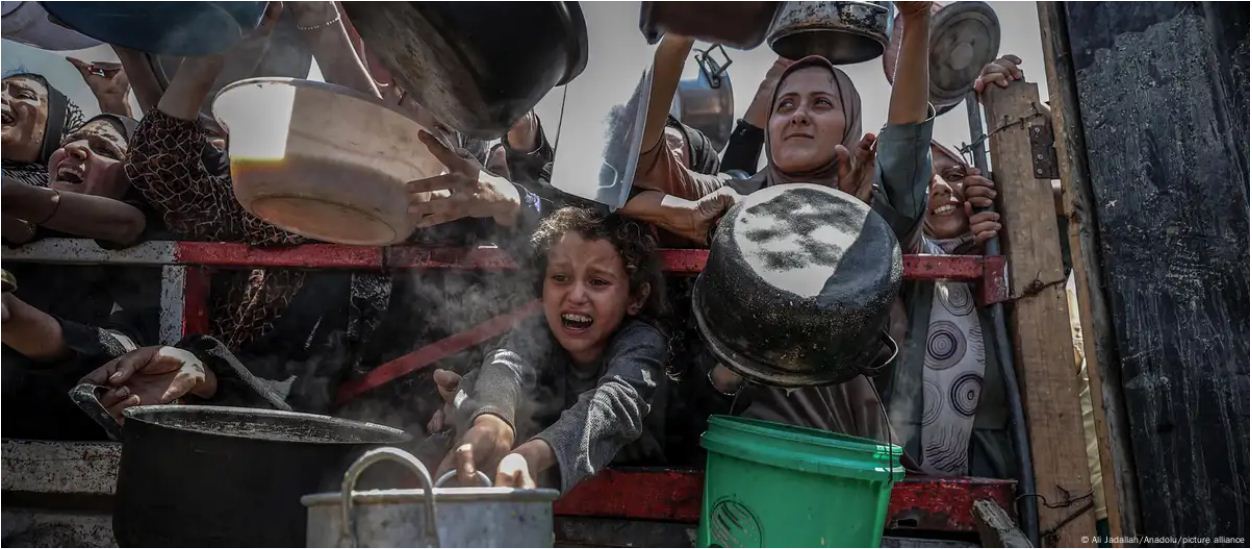 दुनिया में गूंजती गाजा के भूखे बच्चों की बिलबिलहाट