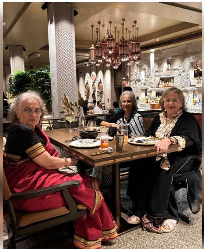 हिंदी सिनेमा की तीन 'गोल्डन गर्ल्स' ने साझा किए खास पल, खाने का उठाया लुत्फ