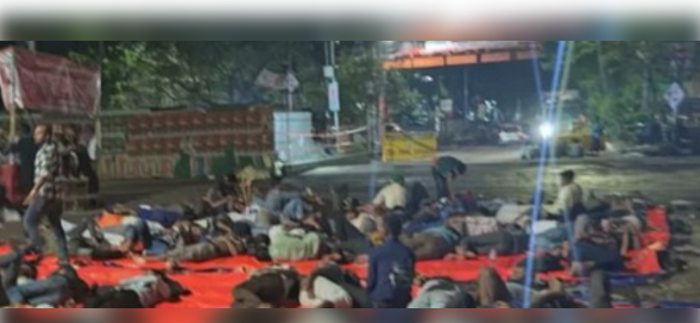 बांग्लादेश में सरकार के खिलाफ धरना प्रदर्शन जारी, 'जुलाई चार्टर' की मांग 