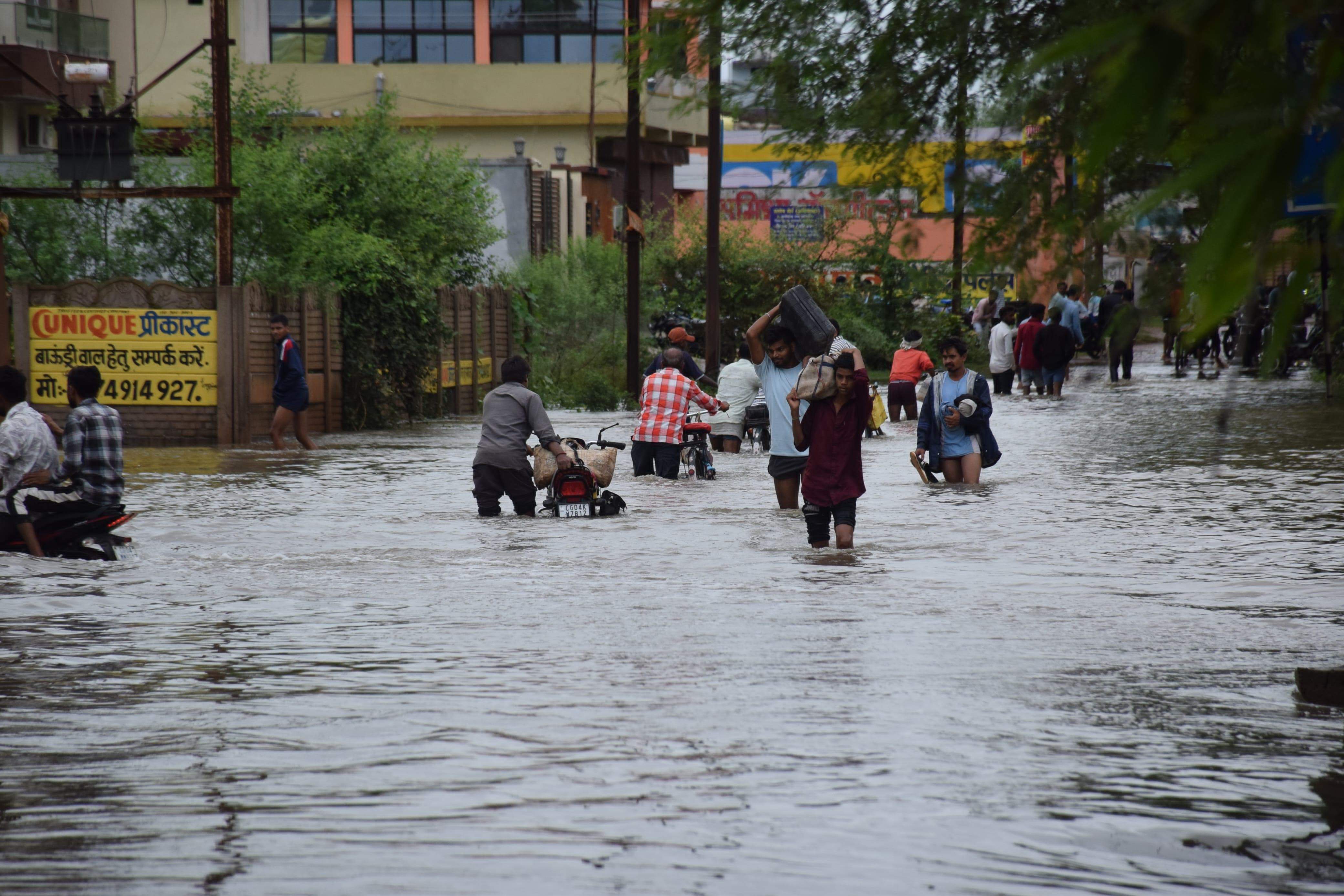 हमारे शहर हो रहे हैं पानी-पानी