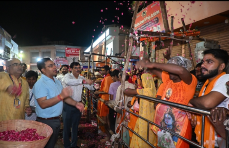 यूपी : सावन के अंतिम सोमवार पर ‘हर हर महादेव’ के जयघोष से गूंज रहे शिवालय 