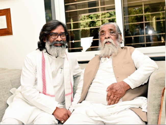 सीएम हेमंत ने मार्मिक पोस्ट में साझा की शिबू सोरेन से जुड़ी भावनाएं, कहा- जीवन के सबसे कठिन दिनों से गुजर रहा