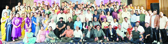 दुर्गा कॉलेज बीकॉम 1992 बैच मिला 33 वर्ष के बाद, पुरानी यादों को ताजा कर हुए भुवक