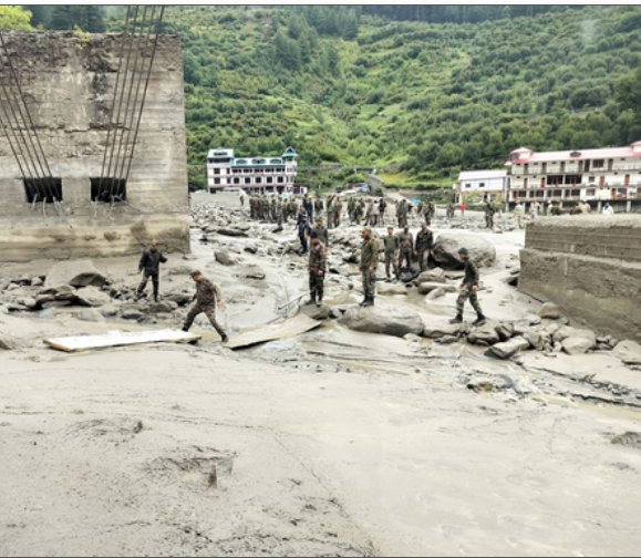 धराली त्रासदी में बचे लोगों ने बताई आपबीती, अस्पताल में भर्ती मरीज बोला- नहीं जानता मैं कैसे बचा