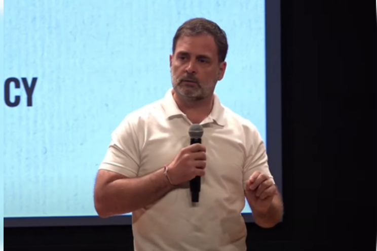 राहुल गांधी ने उठाया वोटर लिस्ट में गड़बड़ी का मुद्दा, कहा- महाराष्ट्र में 40 लाख संदिग्ध वोटर 