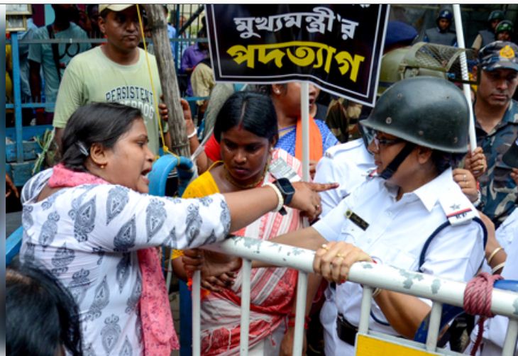 आरजी कर मामला : पीड़िता के पिता का आरोप, अस्पताल ने पत्नी की मेडिकल रिपोर्ट में हेरफेर की