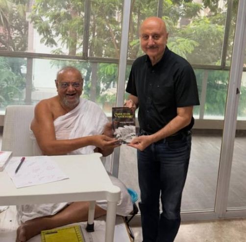 अनुपम खेर ने की जैनाचार्य विजय रत्नसुंदरसूरी से मुलाकात, बोले- ‘बिताया खूबसूरत समय’