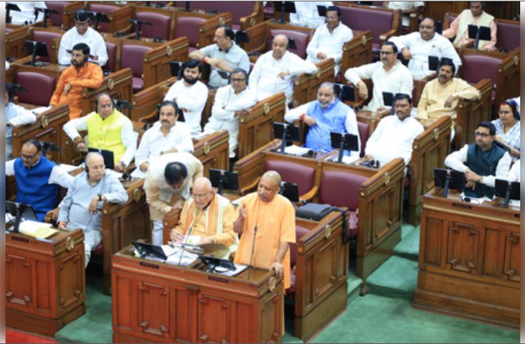 समाजवादी पार्टी के कार्यकाल में शोषण और गुंडा टैक्स को नहीं भूले हैं व्यापारी : मुख्यमंत्री योगी