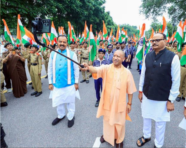 भारत मां, महापुरुषों, क्रांतिकारियों और वीर सैनिकों के प्रति कृतज्ञता का भाव है तिरंगा यात्रा : सीएम योगी
