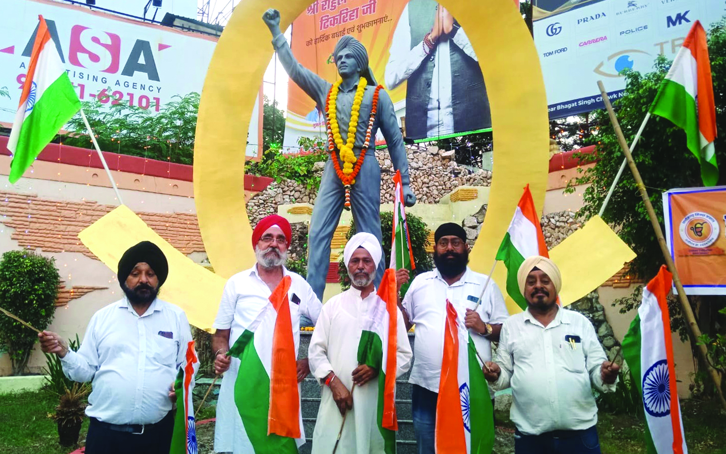 छग सिक्ख समाज ने शहीदों के सम्मान में रायपुर भगत सिंह चौक पर लहराया तिरंगा