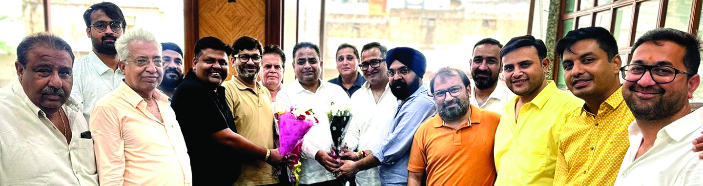 रायपुर थोक कपड़ा व्यापारी संघ की तिरंगा यात्रा में  चेंबर हुआ शामिल, दी बालश्रम निषेध जागरूकता