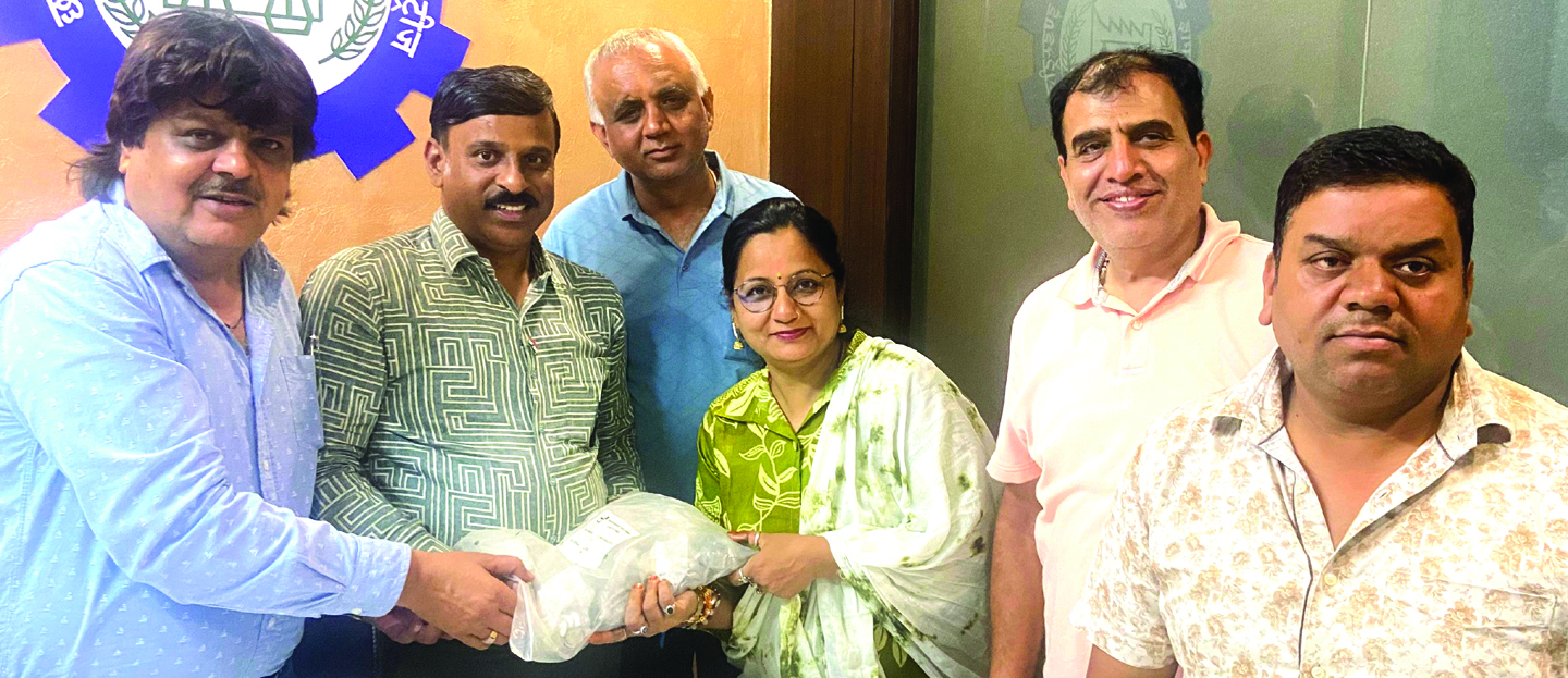 एसबीआई मनी चेस्ट बैरनबाजार और चेंबर ने चिल्हर देकर व्यापारियों को पहुंचाई राहत