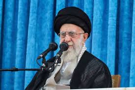 आयतुल्लाह अली ख़ामेनेई बोले- अमेरिका के आगे नहीं झुकेगा ईरान