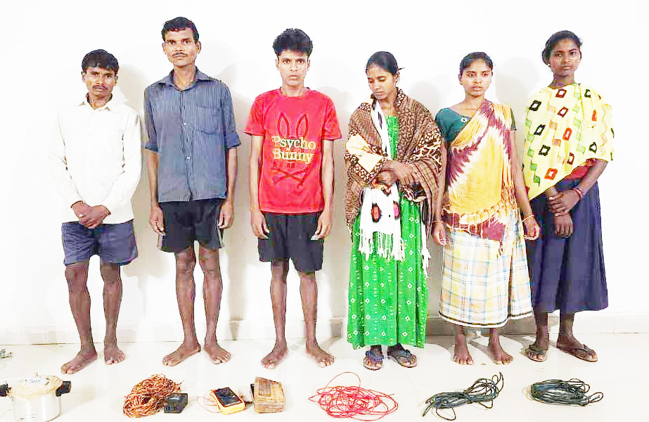 16 नक्सली गिरफ्तार, विस्फोटक और नक्सली प्रचार सामान बरामद 16 नक्सली गिरफ्तार, विस्फोटक और नक्सली प्रचार सामान बरामद