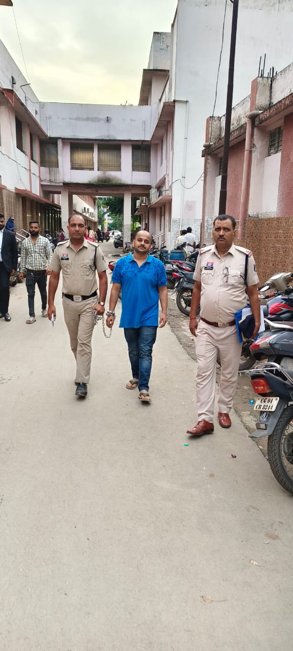 फर्जी पुलिसकर्मी आशीष घोष दो दिन की रिमांड पर फर्जी पुलिसकर्मी आशीष घोष दो दिन की रिमांड पर