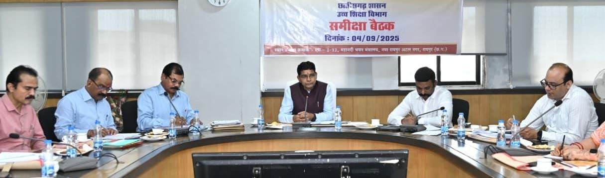 मंत्री वर्मा ने कालेजों में रिक्तियों, पाठ्यक्रमों की स्थिति की जानकारी ली मंत्री वर्मा ने कालेजों में रिक्तियों, पाठ्यक्रमों की स्थिति की जानकारी ली