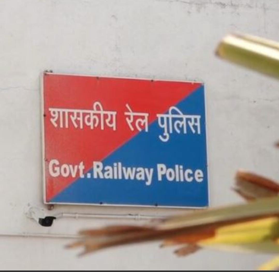 ट्रेन से आईटीबीपी जवान के हथियार चुराने वाले दो चोर गिरफ्तार ट्रेन से आईटीबीपी जवान के हथियार चुराने वाले दो चोर गिरफ्तार