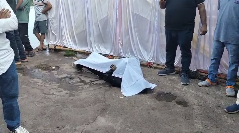 विसर्जन के समय तालाब में डूबने से युवक की मौत विसर्जन के समय तालाब में डूबने से युवक की मौत