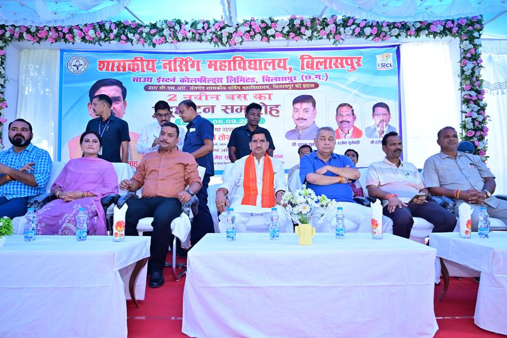 एसईसीएल ने नर्सिंग कॉलेज बिलासपुर को दीं 2 नई बसें, केंद्रीय मंत्री साहू ने दिखाई हरी झंडी