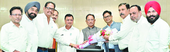 नेक्स्ट जेन जीएसटी 2.0 पर साय, देवांगन और चौधरी के साथ व्यापारियों ने की चर्चा