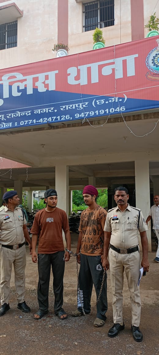 एक्टिवा से ओला स्कूटी को ठोकने के विवाद में जानेलवा हमला करने वाले 2 गिरफ्तार एक्टिवा से ओला स्कूटी को ठोकने के विवाद में जानेलवा हमला करने वाले 2 गिरफ्तार