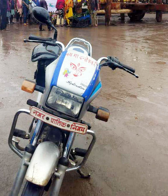 ‘छत्तीसगढ़’ का  संपादकीय : गाडिय़ों पर जात-धरम की नुमाइश पर जुर्माना तो करें