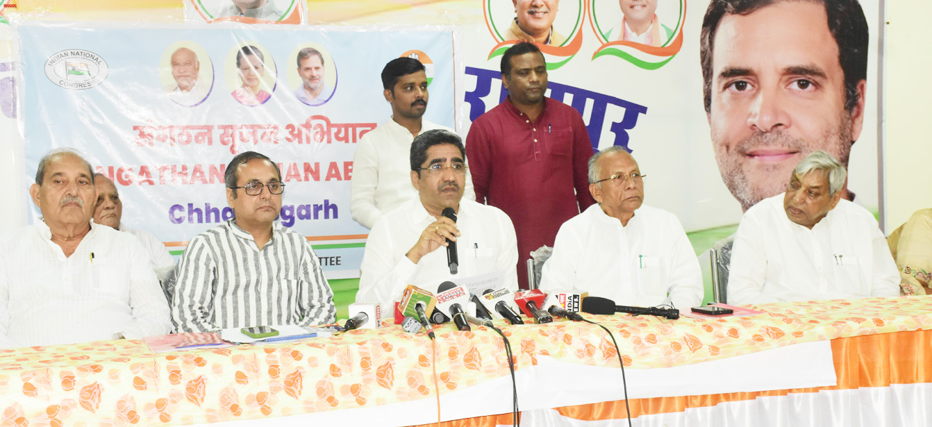 ध्यान रखा जाएगा कि जिला अध्यक्ष किसी ग्रुप का न हो