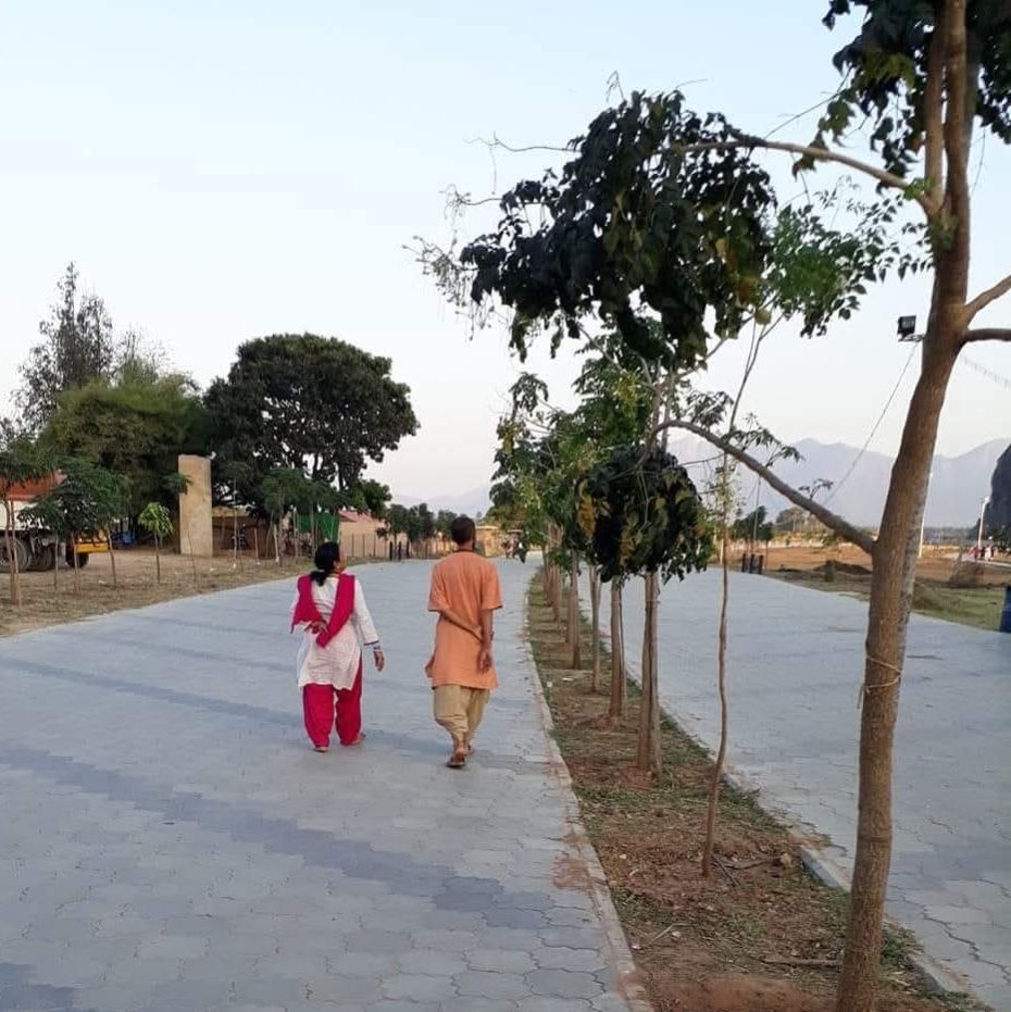 मन उदास, दिल को  पत्थर बना लिया...