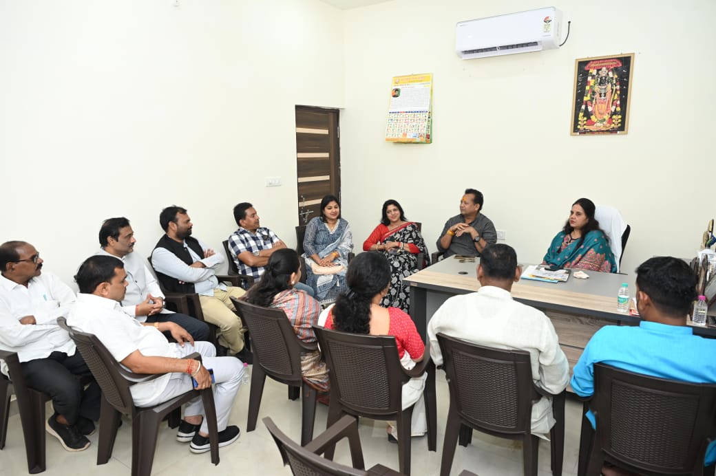 सामान्य सभा को लेकर मीनल ने ली एम‌आईसी की बैठक 