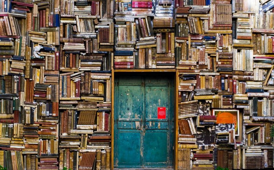 किताबें जलाने की जरूरत नहीं, बस...