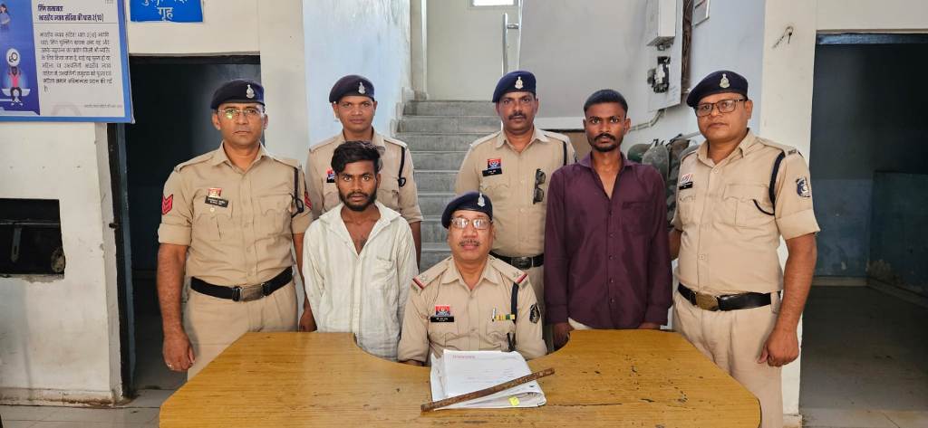 मां से अवैध संबंध के शक में प्रौढ़ की हत्या, दोस्तों के साथ मिलकर शव फेंका रेलवे ट्रैक पर