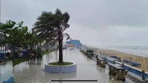 चक्रवाती तूफ़ान मोंथा आंध्र में अब दक्षिण की ओर बढ़ा, मौसम विभाग ने दी अहम जानकारी