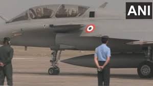 राष्ट्रपति मुर्मू ने राफेल लड़ाकू विमान में उड़ान भरी