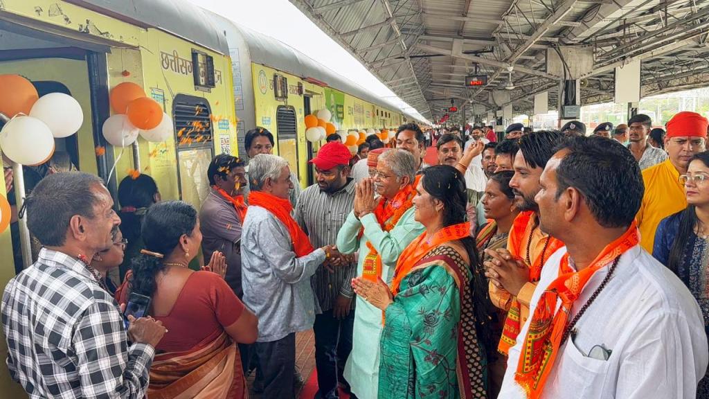 रामलला दर्शन के लिए भारत गौरव ट्रेन से रवाना हुए 850 श्रद्धालु