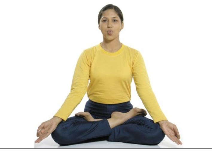 मुंह के छालों से राहत पाने के लिए करें योग और प्राणायाम, मानसिक तनाव भी होगा कम