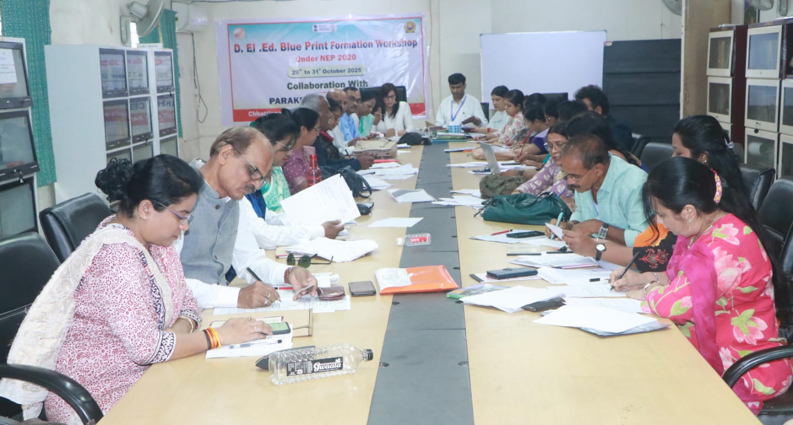 बोर्ड परीक्षाओं के लिए देश भर के लिए एक प्रश्न पत्र सेट करने प्रशिक्षण 