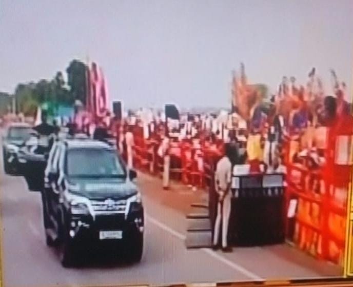 मोदी का सत्य साईं अस्पताल से शांति सरोवर तक रोड शो 