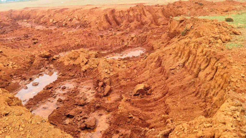 अवैध मुरुम खदान से खत्म हो रहा प्रवासी पक्षियों का बसेरा