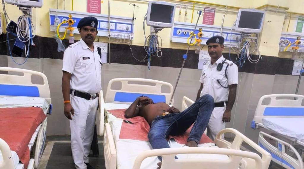 पानी लेने उतरा यात्री ट्रेन से फिसला, सिविल डिफेंस ने बचाई जान