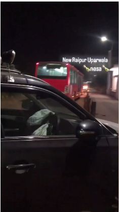 नया रायपुर के उपरवारा में  कार दुर्घटनाग्रस्त, हताहत नहीं 