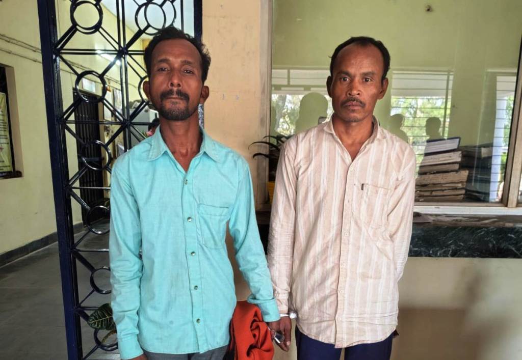 शिकार के लिए बिछाए गए करंट की चपेट में युवक की मौत के बाद जला दी लाश