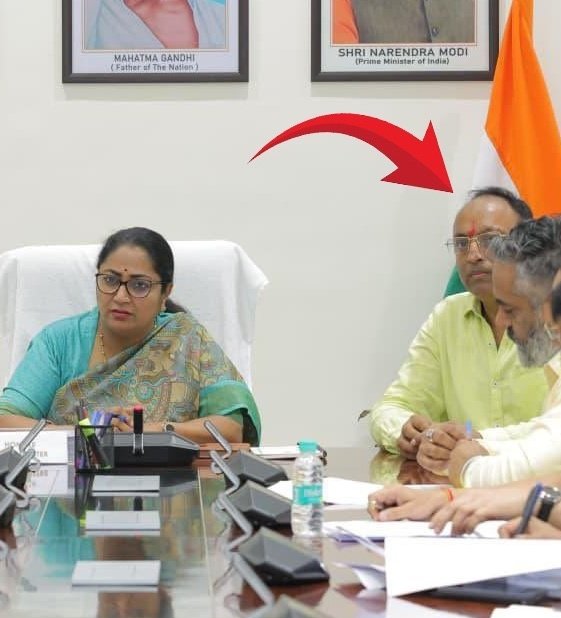 ‘छत्तीसगढ़’ का  संपादकीय : बीवी को नगर पंचायत अध्यक्ष का काम देकर छुट्टी पर गया अध्यक्ष!