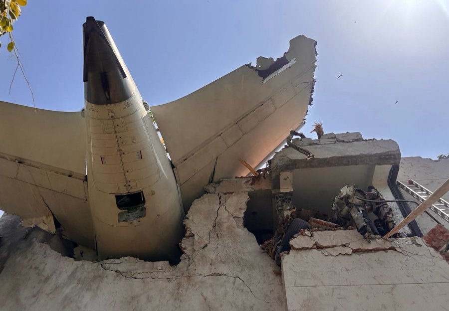 एअर इंडिया विमान दुर्घटना के लिए पायलट को दोषी नहीं ठहराया जा सकता : न्यायालय