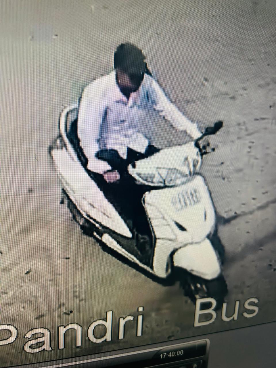 कलेक्टोरेट में दोपहिया चोर सक्रिय, डिक्की से पर्स भी पार कर रहे 