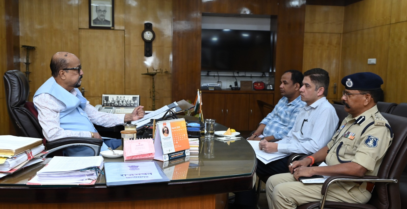 डेका ने राजधानी की यातायात व्यवस्था,बढ़ती दुर्घटनाओं पर कलेक्टर ,एसपी को तलब किया 