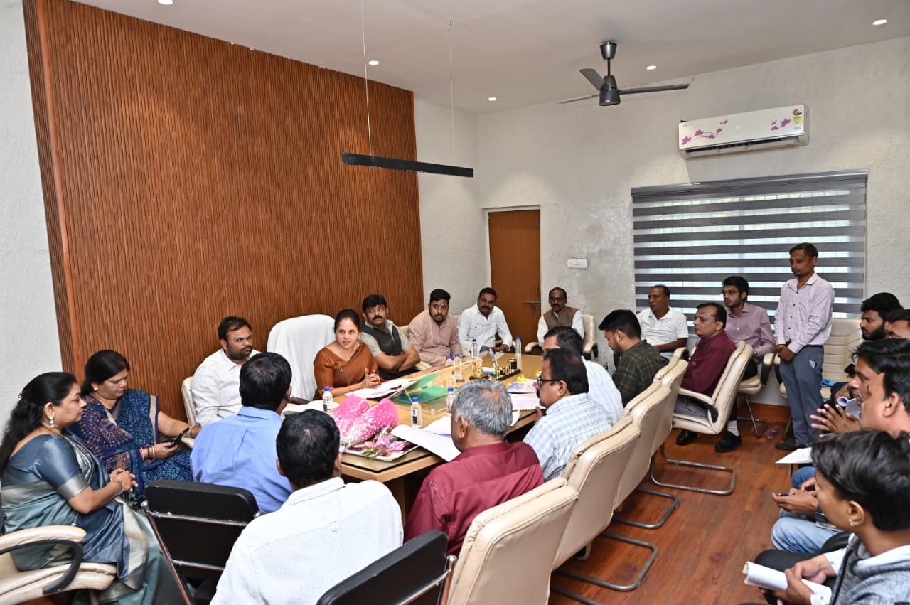 महापौर जोन 4, 5 और 7 पहुंचीं, कहा-सफाई में बहानेबाजी नहीं चलेगी 