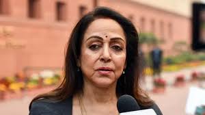 धर्मेंद्र को लेकर आई मीडिया रिपोर्ट्स पर हेमा मालिनी ने जताई नाराज़गी, कहा- यह बेहद अपमानजनक है