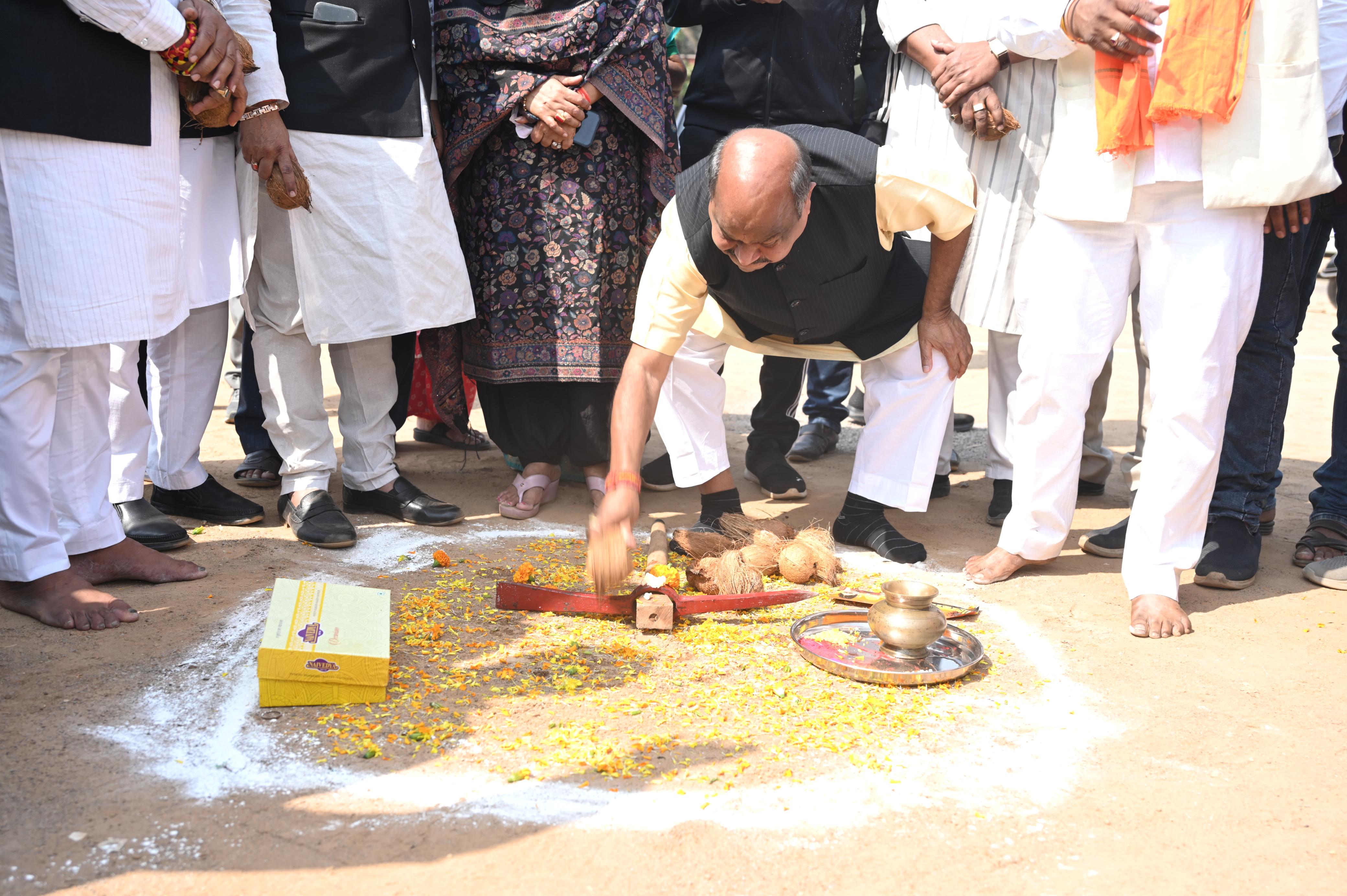 शंकर नगर  बीटीआई ग्राउंड के भूमि पूजन विधायक मिश्रा ने किया
