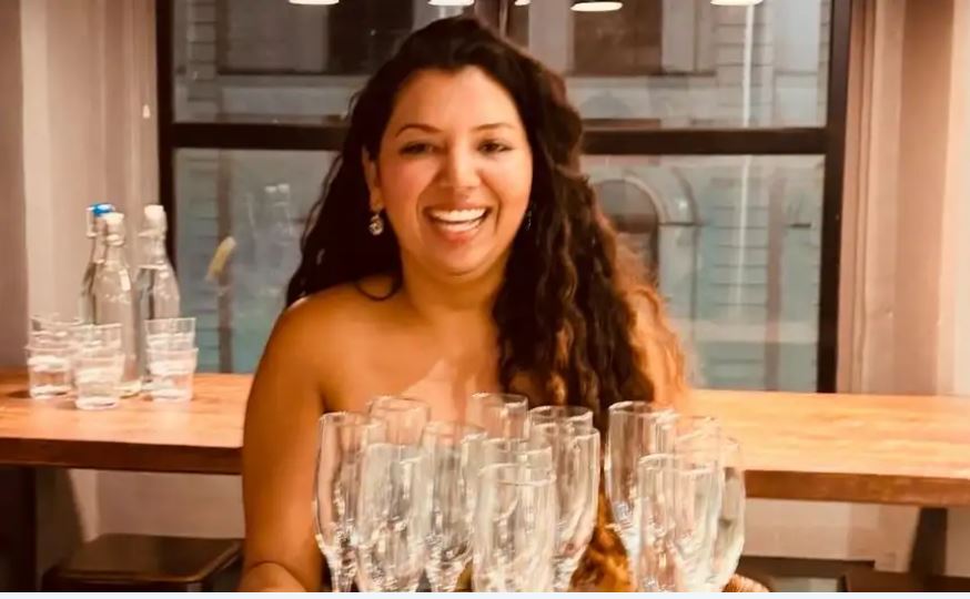 जेन जी 'जीब्रा स्ट्राइपिंग' स्टाइल में पी रहे शराब