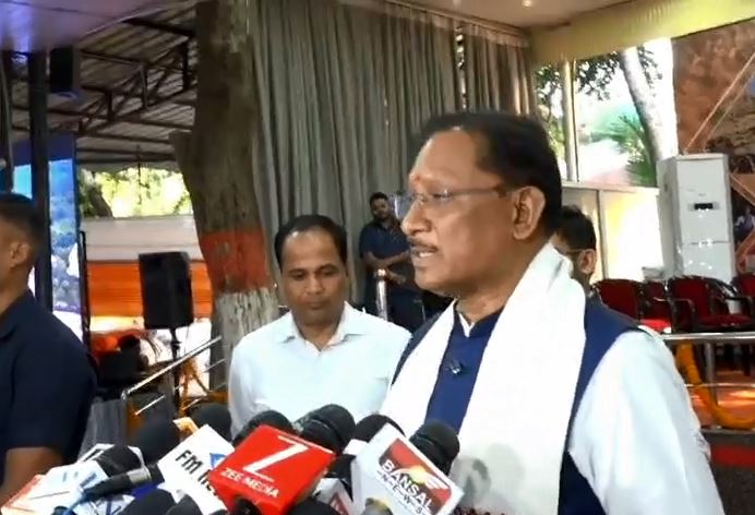 देखें  VIDEO : जनदर्शन में 915 आवेदन मिले, ज्यादातर स्थानांतरण, पीएम आवास 